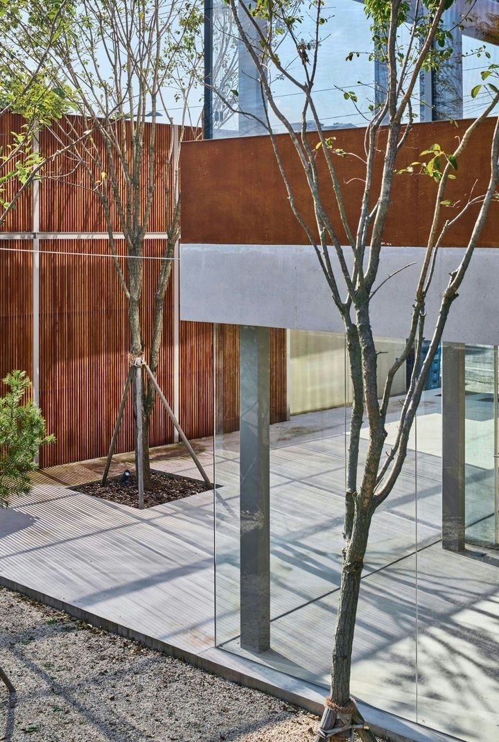 Mobile 메인 이미지 0